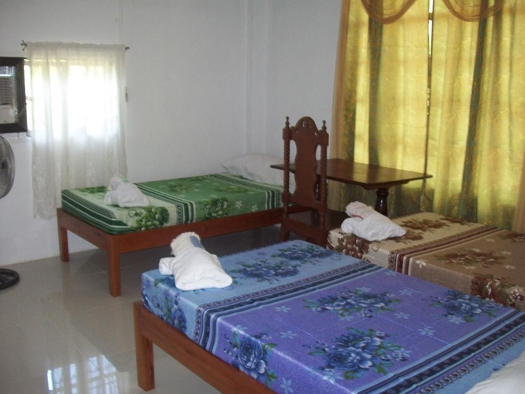 Charm Guest House Puerto Princesa Zimmer foto